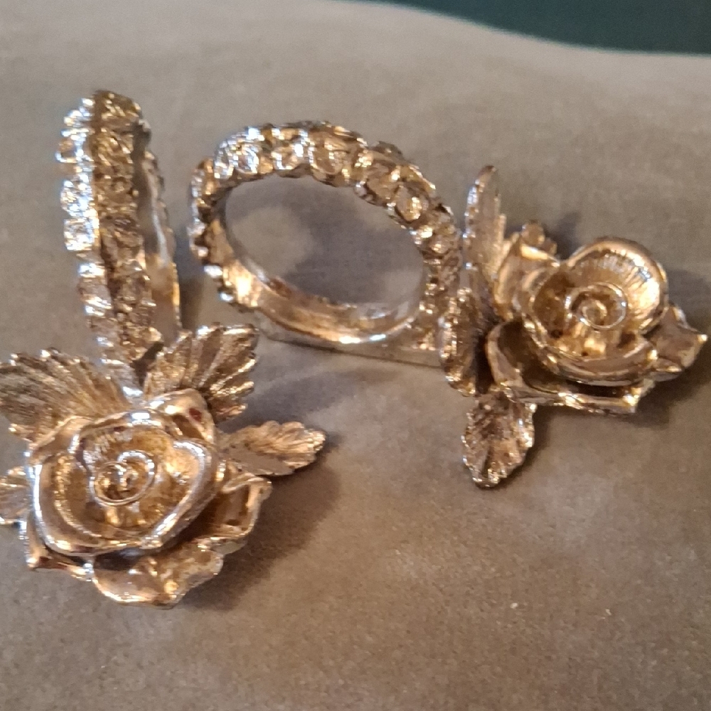 Floral Silver Tone Napkin Ring Set
